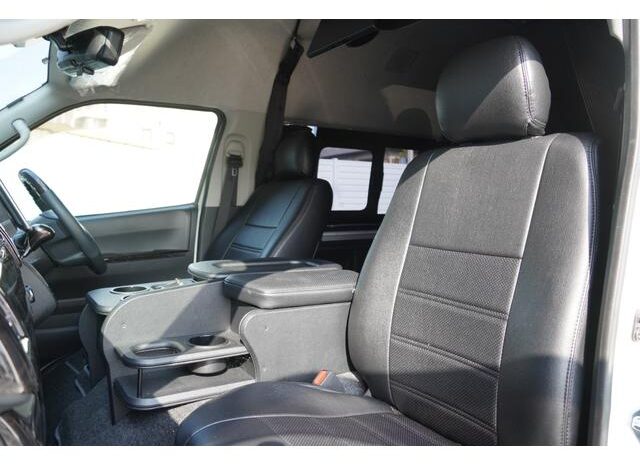 
								TOYOTA HIACE COMMUTER 2023 full									