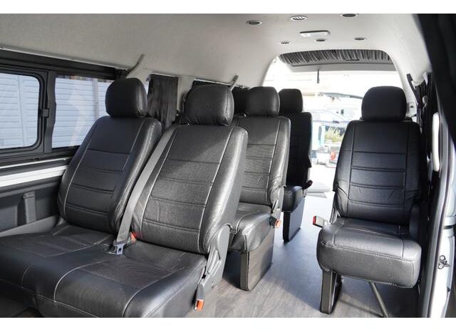 
								TOYOTA HIACE COMMUTER 2023 full									