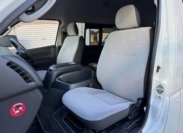 
								TOYOTA HIACE COMMUTER 2016 full									