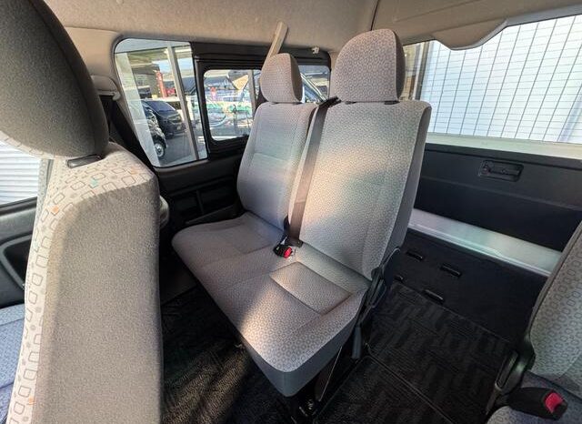 
								TOYOTA HIACE COMMUTER 2016 full									