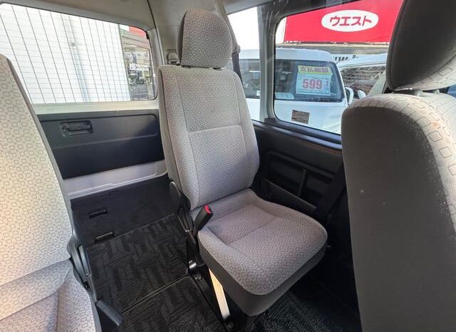 
								TOYOTA HIACE COMMUTER 2016 full									