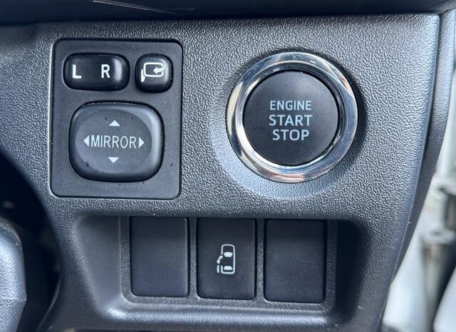 
								TOYOTA HIACE COMMUTER 2016 full									