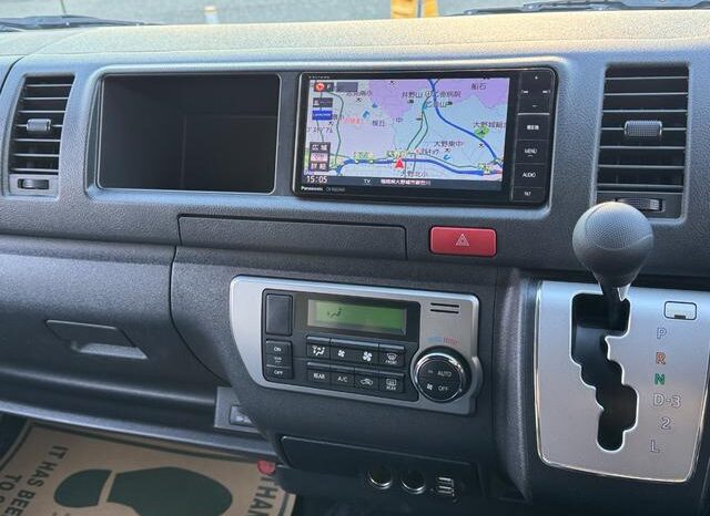 
								TOYOTA HIACE COMMUTER 2016 full									