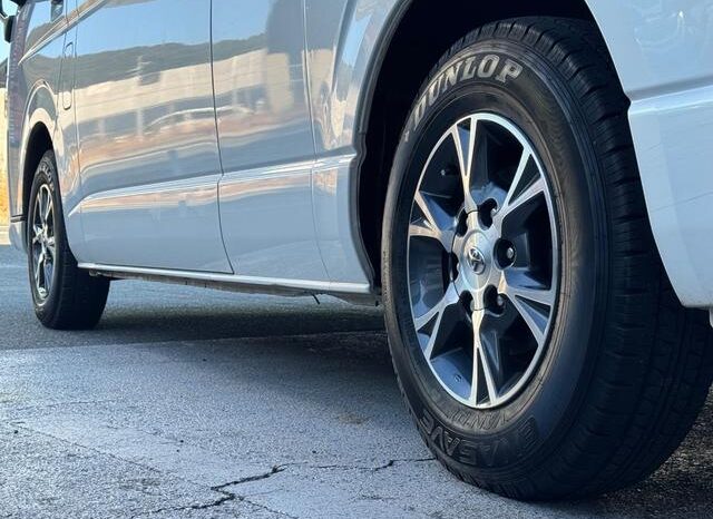 
								TOYOTA HIACE COMMUTER 2016 full									