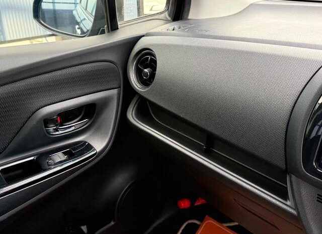 
								TOYOTA VITZ 2016 full									