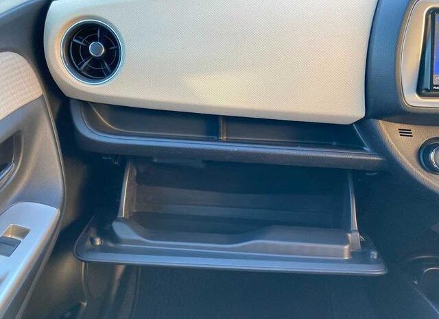 
								TOYOTA VITZ 2016 full									