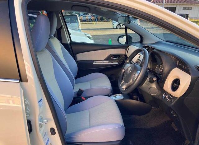 
								TOYOTA VITZ 2016 full									