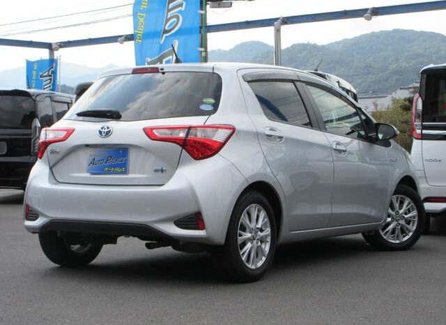 
								TOYOTA VITZ 2017 full									