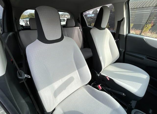 
								TOYOTA VITZ 2013 full									