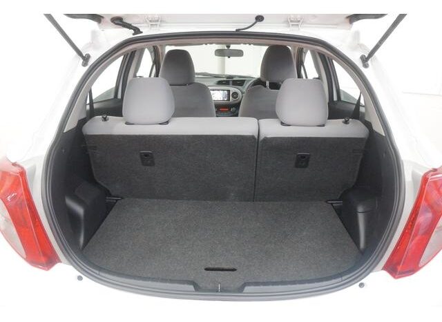 
								TOYOTA VITZ 2011 full									