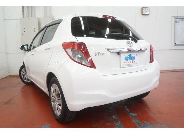 
								TOYOTA VITZ 2011 full									