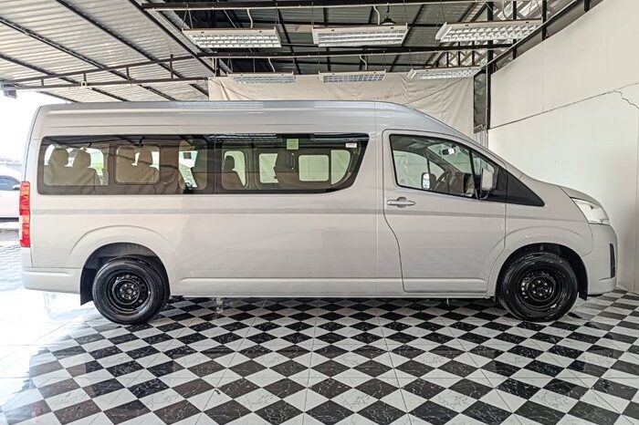 
								TOYOTA COMMUTER 2026 full									