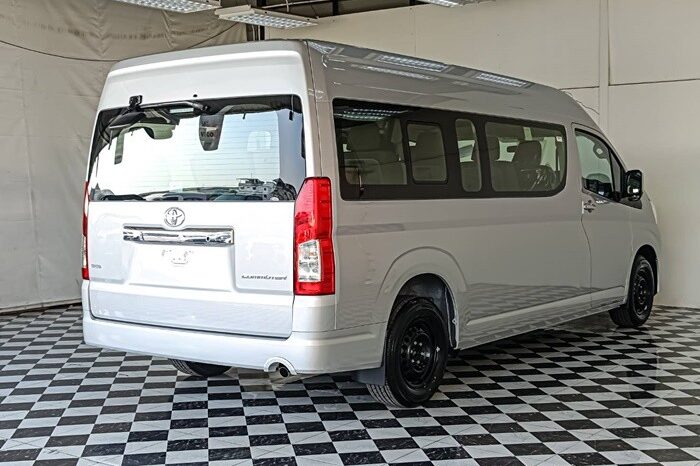 
								TOYOTA COMMUTER 2026 full									