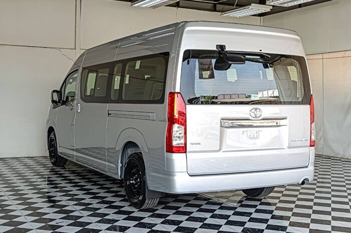 
								TOYOTA COMMUTER 2026 full									