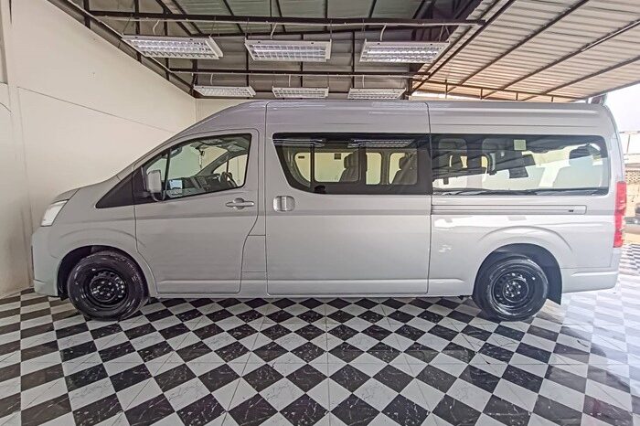 
								TOYOTA COMMUTER 2026 full									