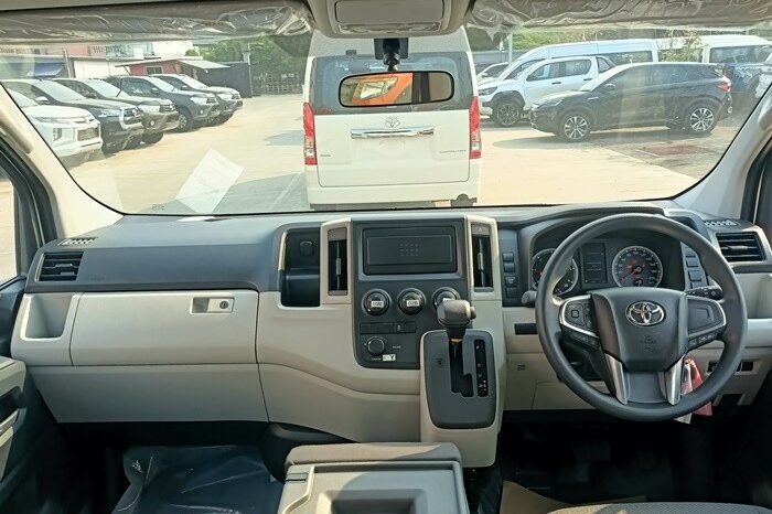 
								TOYOTA COMMUTER 2026 full									