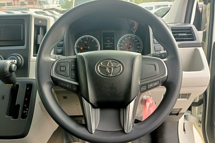 
								TOYOTA COMMUTER 2026 full									