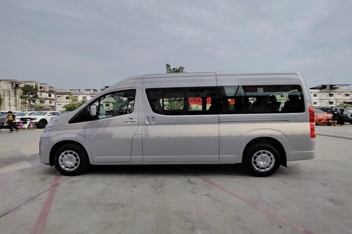 
								TOYOTA COMMUTER 2015 full									