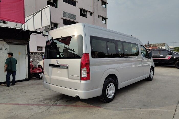 
								TOYOTA COMMUTER 2015 full									