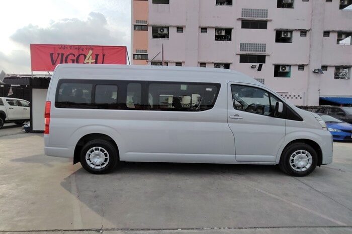 
								TOYOTA COMMUTER 2015 full									