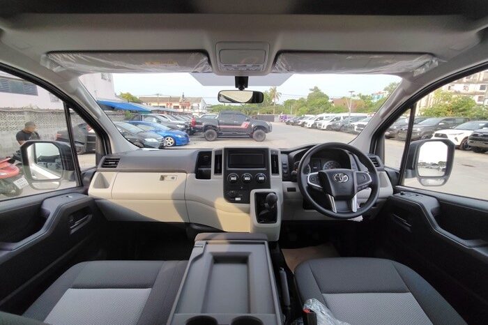 
								TOYOTA COMMUTER 2015 full									