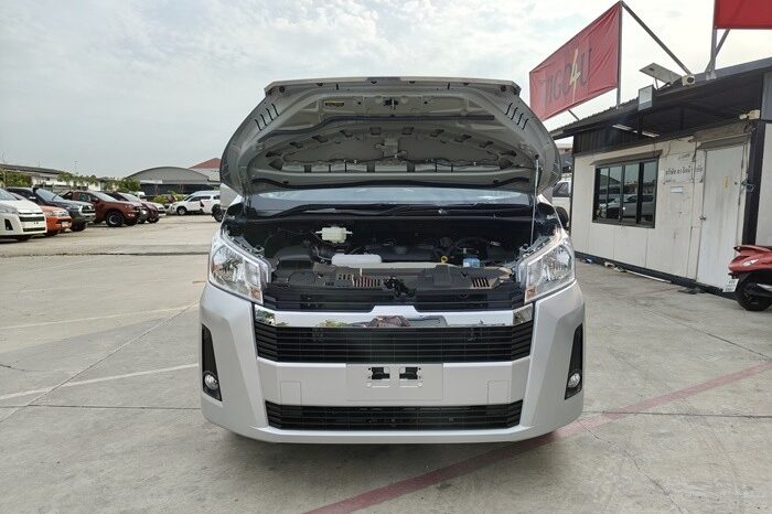 
								TOYOTA COMMUTER 2015 full									