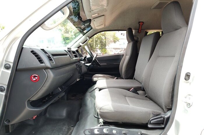 
								TOYOTA COMMUTER 2016 full									