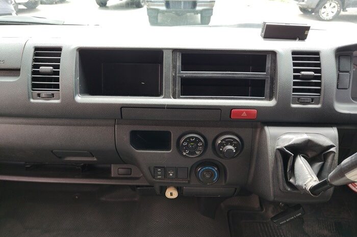 
								TOYOTA COMMUTER 2016 full									