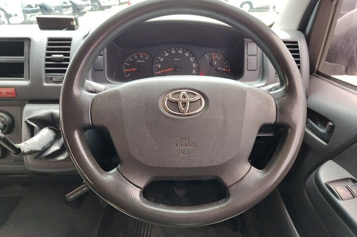 
								TOYOTA COMMUTER 2016 full									