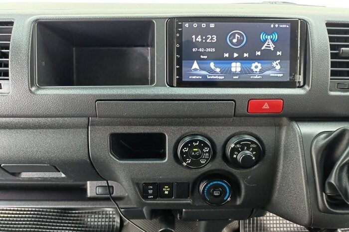 
								TOYOTA COMMUTER 2015 full									