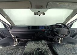 
										TOYOTA COMMUTER 2015 full									