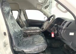 
										TOYOTA COMMUTER 2015 full									