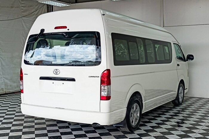 
								TOYOTA COMMUTER 2015 full									