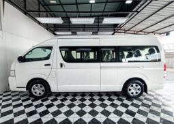 TOYOTA COMMUTER 2015