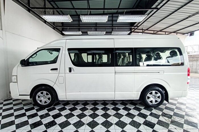 
								TOYOTA COMMUTER 2015 full									
