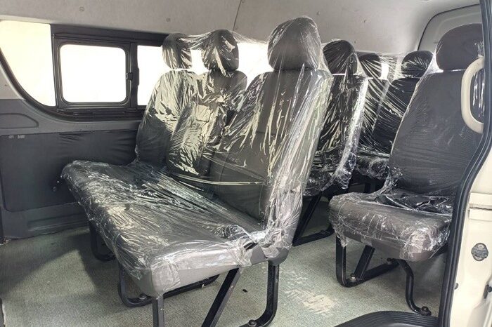 
								TOYOTA COMMUTER 2015 full									