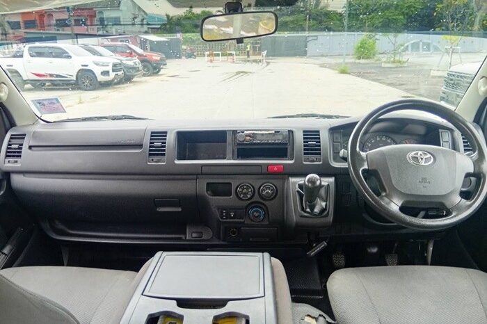 
								TOYOTA COMMUTER 2016 full									