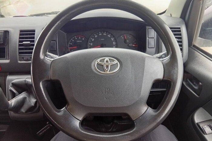 
								TOYOTA COMMUTER 2016 full									