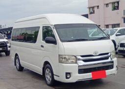 TOYOTA COMMUTER 2016