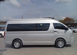 TOYOTA COMMUTER 2019