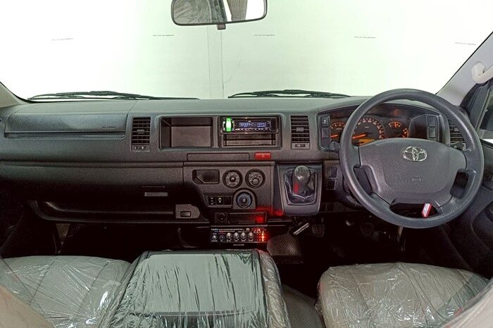 
								TOYOTA COMMUTER 2020 full									