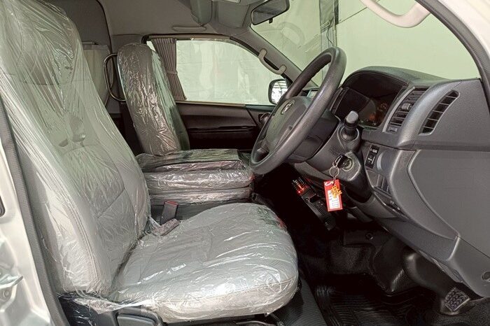 
								TOYOTA COMMUTER 2020 full									