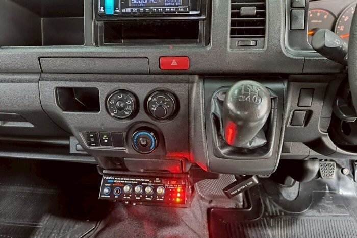 
								TOYOTA COMMUTER 2020 full									