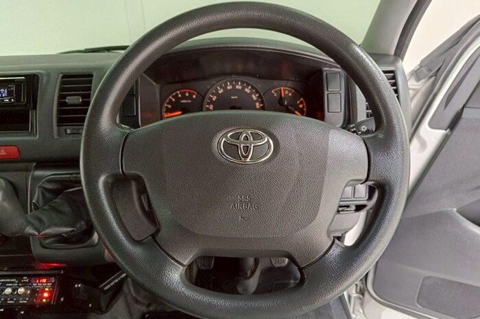 
								TOYOTA COMMUTER 2020 full									