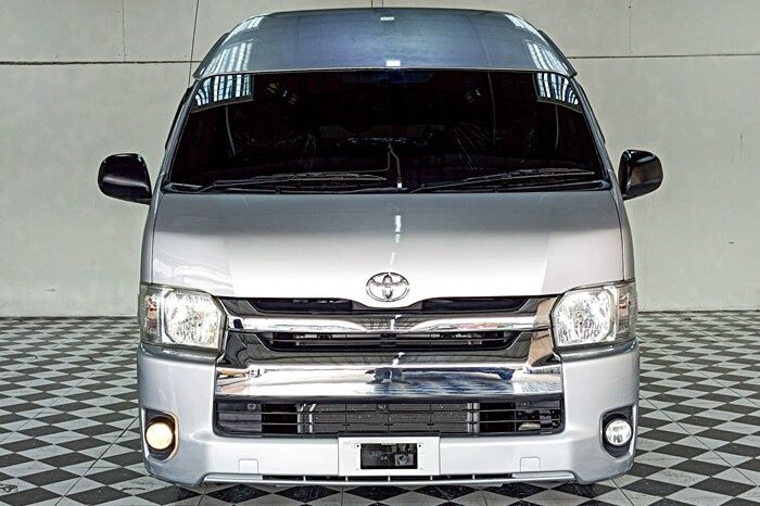 
								TOYOTA COMMUTER 2020 full									