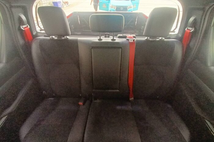 
								Toyota Hilux GR Sports full									