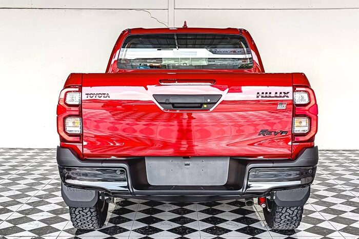 
								Toyota Hilux GR Sports full									