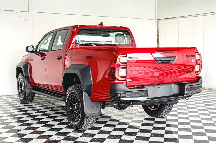 
								Toyota Hilux GR Sports full									