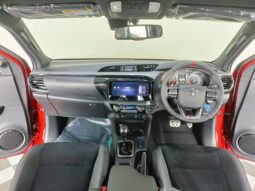 
										Toyota Hilux GR Sports full									