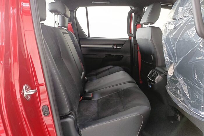
								Toyota Hilux GR Sports full									
